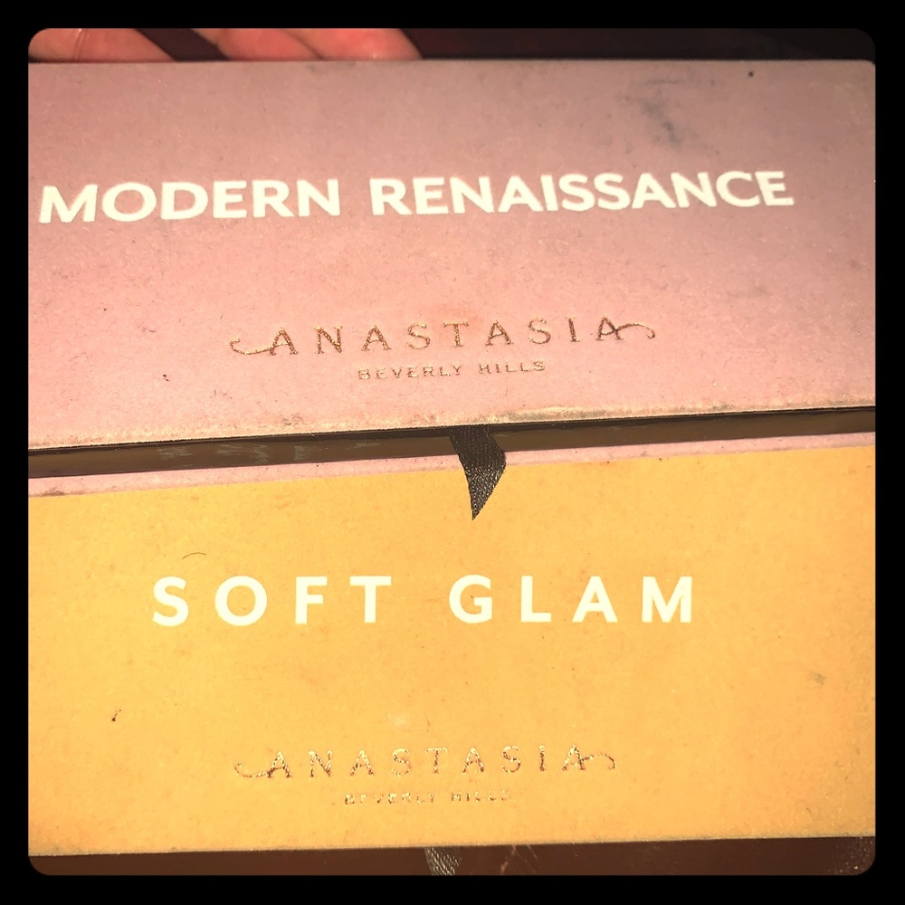 Anastasia 2 pallet collection